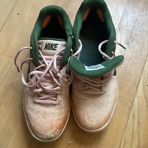 Size 9.5 baseball cleats metal cleats baseball dirty sold as is